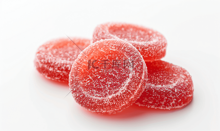 红色果酱糖果被孤立在白色背景上
