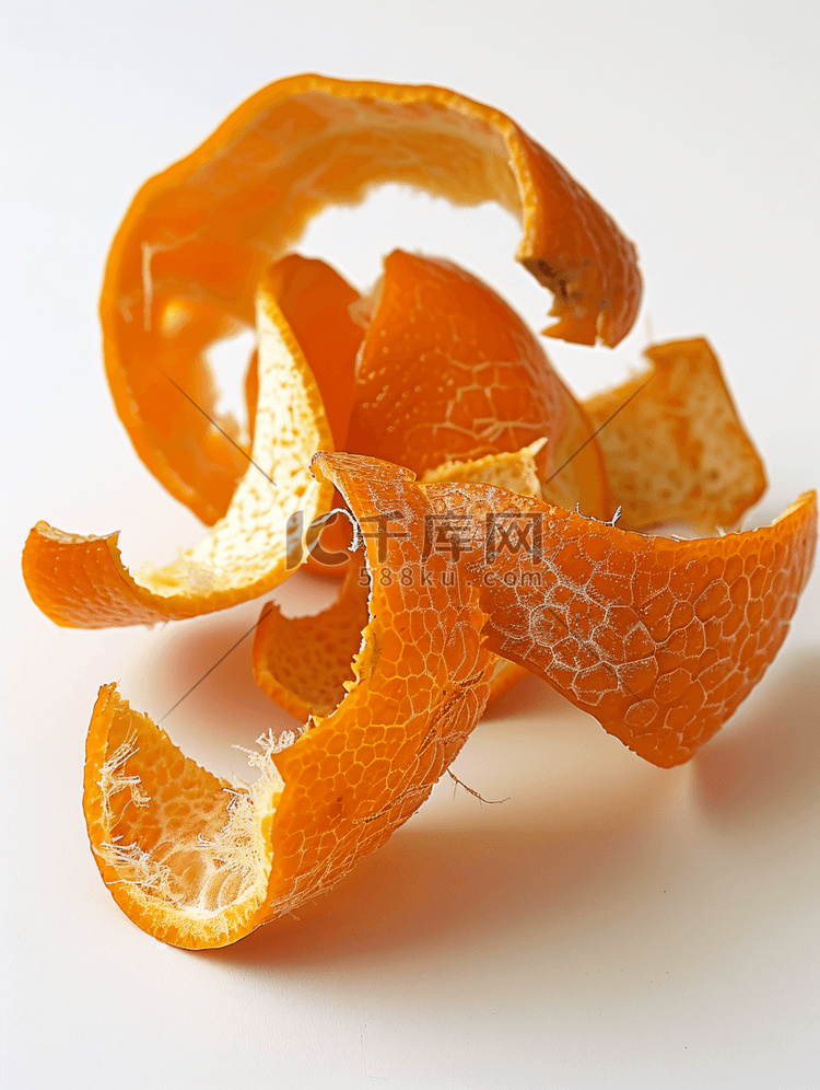 白色背景上孤立的橙色腐烂肮脏成