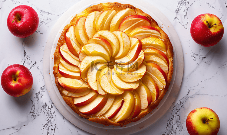 环形夏洛特苹果蛋糕的顶视图