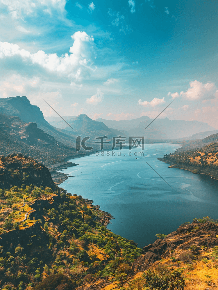 马哈拉施特拉邦的湖泊和山脉景观