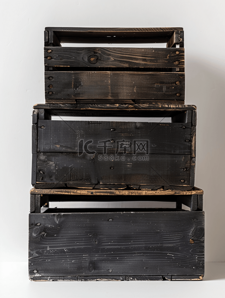 三个黑色木箱三个箱子的台阶半开