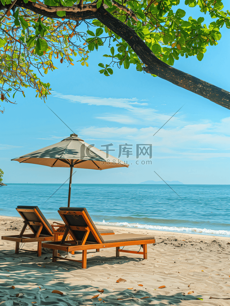阳光明媚的泰国芭堤雅海滩上的沙