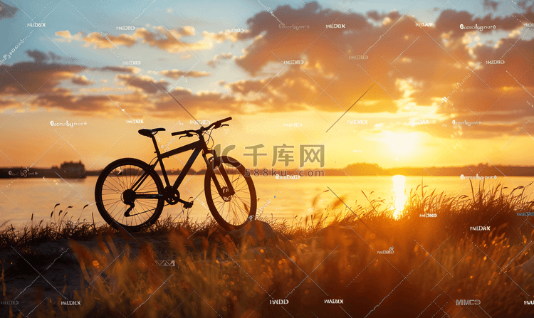山地自行车剪影在美丽的风景自行