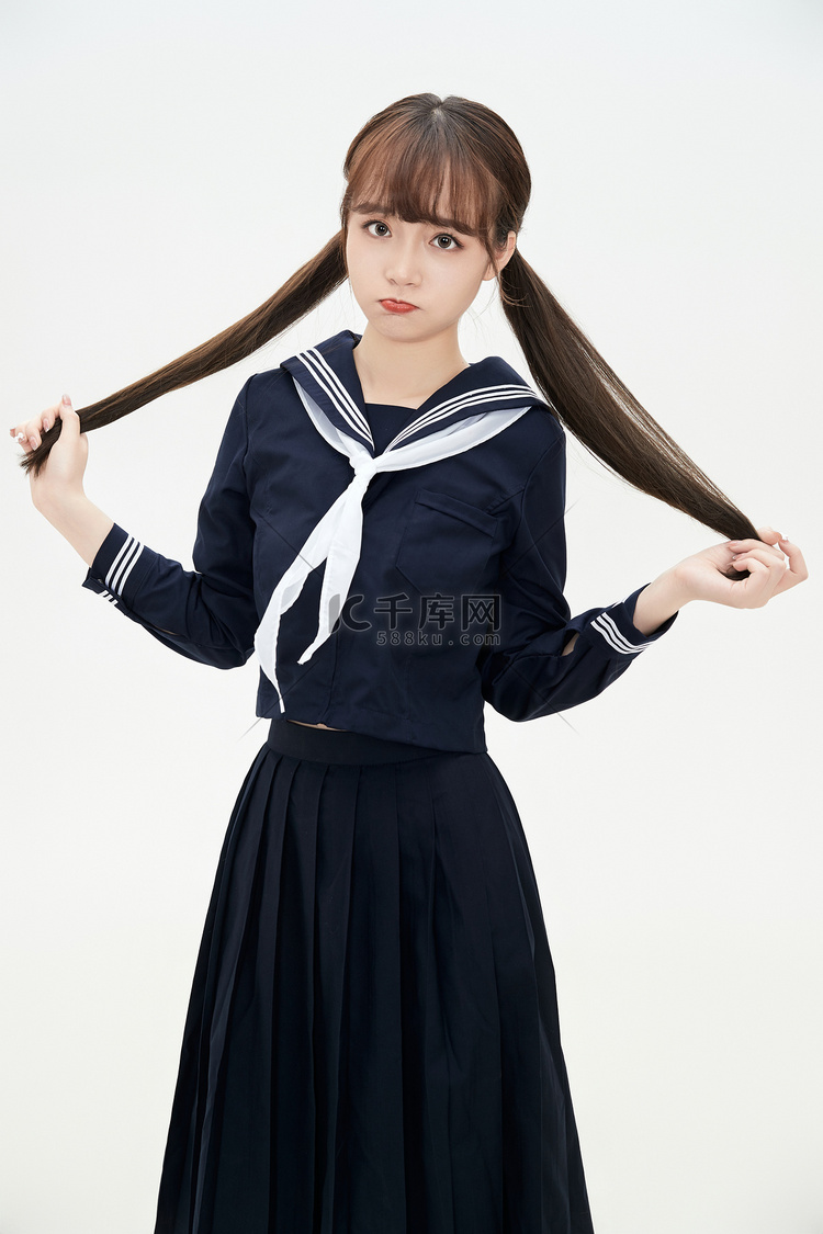 身穿日系高中制服的美丽少女