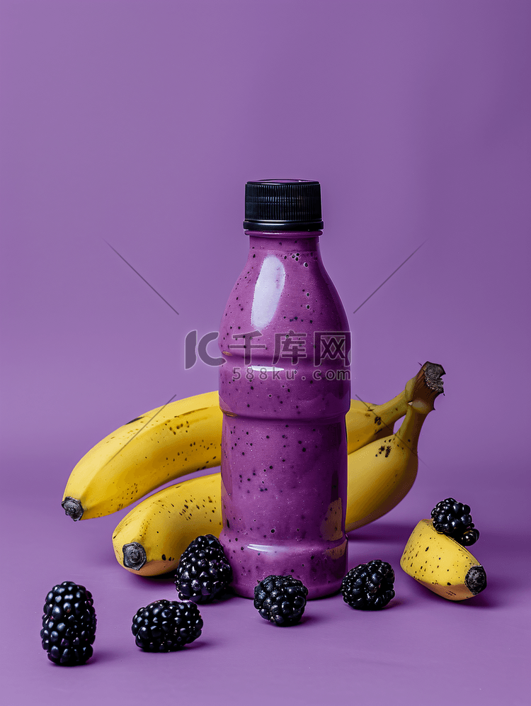 瓶装新鲜香蕉和黑莓冰沙饮食健康