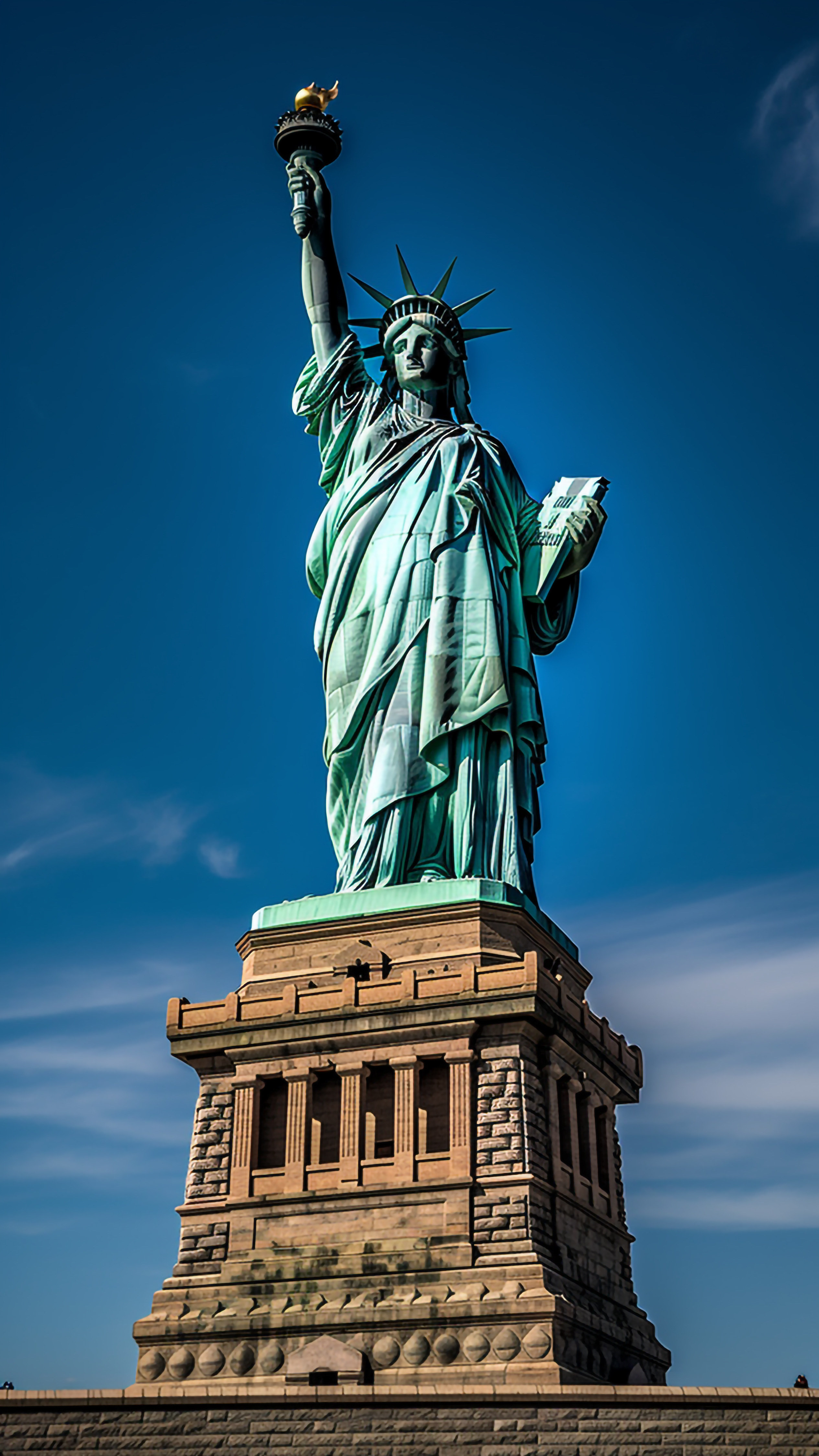 自由女神雕像地标旅游背景图片