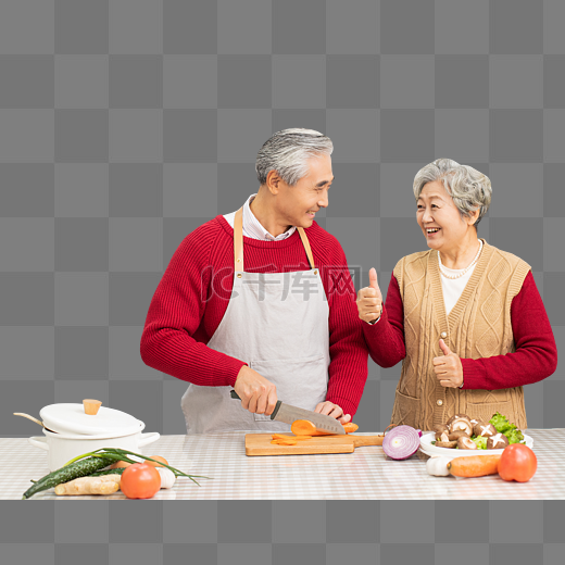 老年夫妻在厨房里一起做饭图片