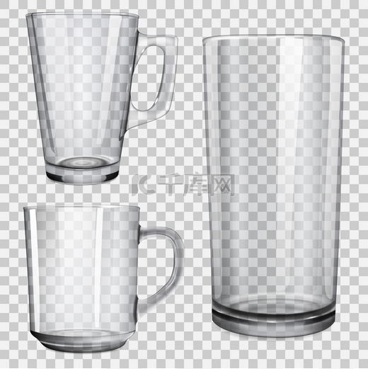 两个透明的玻璃杯子，一杯果汁图片