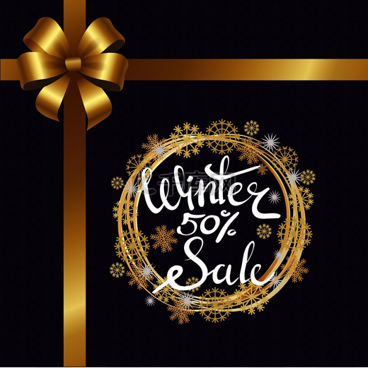 冬季销售 50% 的海报在装饰框架中由银色和金色雪花制成，金色雪球在 x-mas 边界紫色与丝带和蝴蝶结。图片