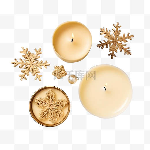 香薰蜡烛和金色雪花圣诞装饰品的顶视图图片
