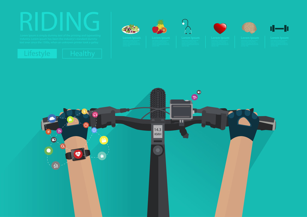 骑自行车戴 smartwatch 心率与手图片