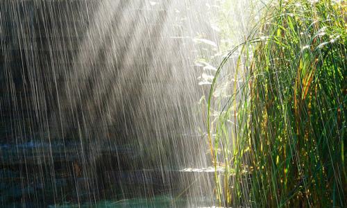 ins梦幻天空配乐音频素材_大雨天空地上雷电骤降的雷声音效