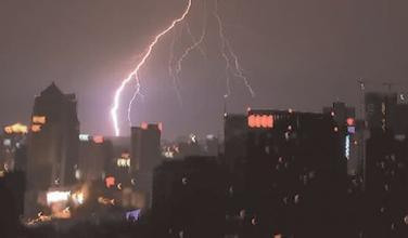 下雨打雷配乐音频素材_整夜打雷下雨的声音音效