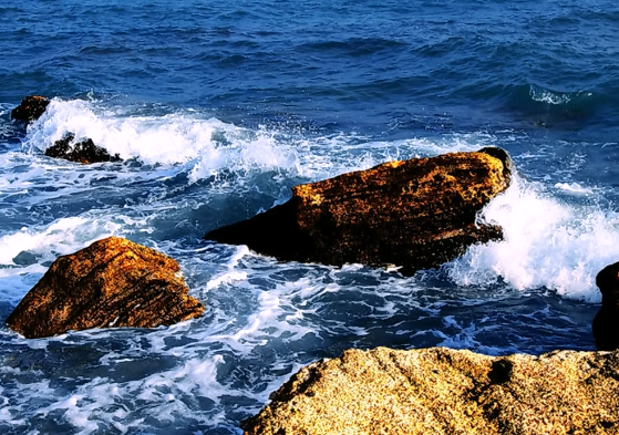 海岸配乐音频素材_海岸边海浪拍打礁石声音效