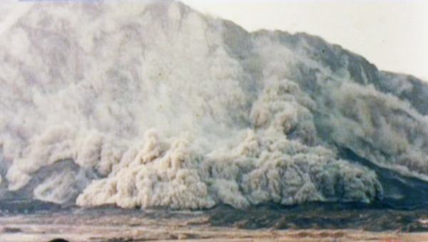 火山过后石子燃烧裂开音效