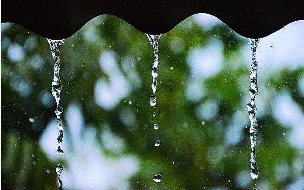 室内的样机配乐音频素材_室内听雨声哗哗音效