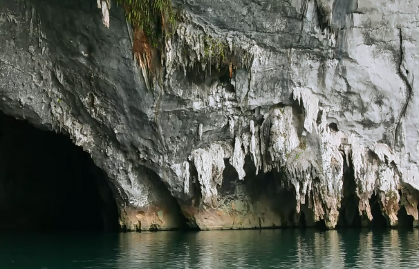 山洞里清晰的水滴声音效