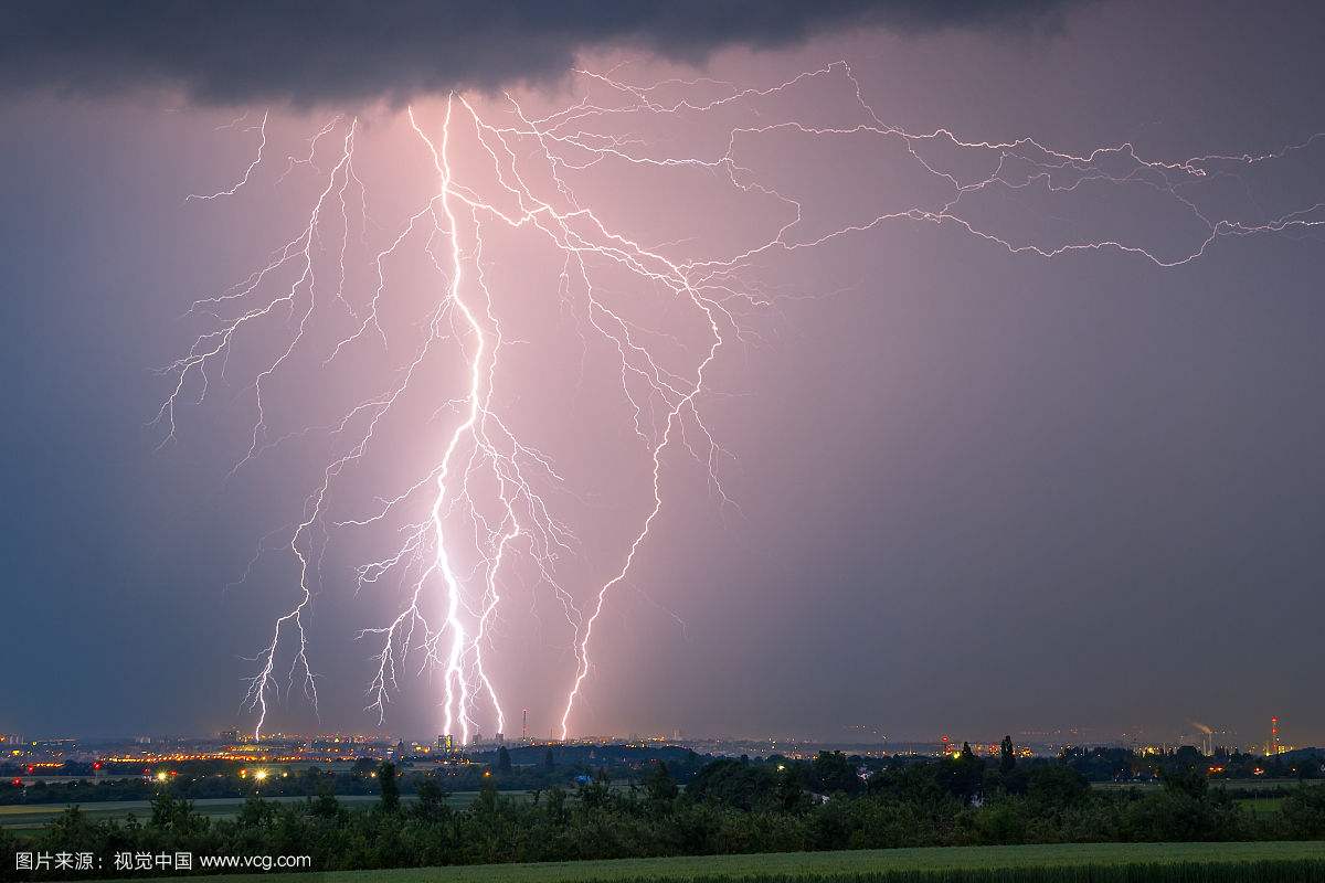 火与冰闪电配乐音频素材_倾盆大雨、闪电雷鸣音效