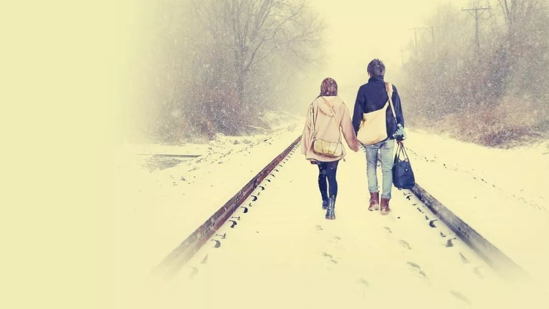 雪花草地背景配乐音频素材_雪地上的脚步声音效