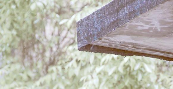 狂暑季打标配乐音频素材_雨水打在遮雨棚上音效