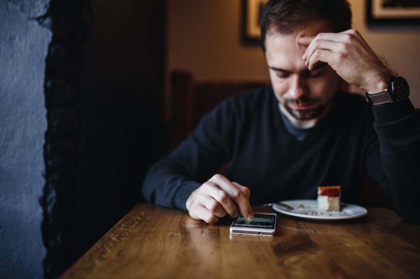 英国男人敲门说话声音效