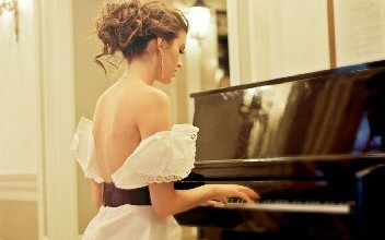 弹钢琴gif配乐音频素材_优雅女子弹钢琴音效