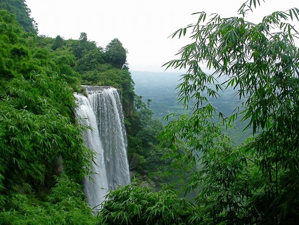 青山流水配乐音频素材_在远处瀑布流水的音效