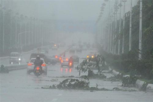 房屋街道配乐音频素材_狂风暴雨街道音效