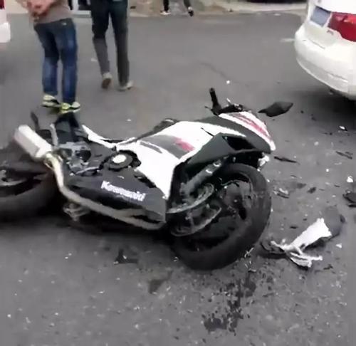 骑摩托车发生车祸撞击音效