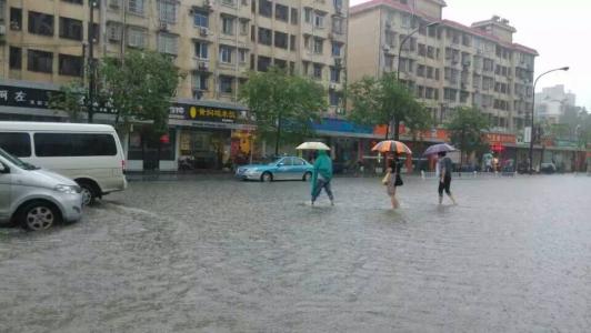 天空水墨画配乐音频素材_大雨天空地上雷电骤降音效