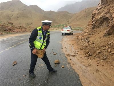 雨天过后碎石滑落音效