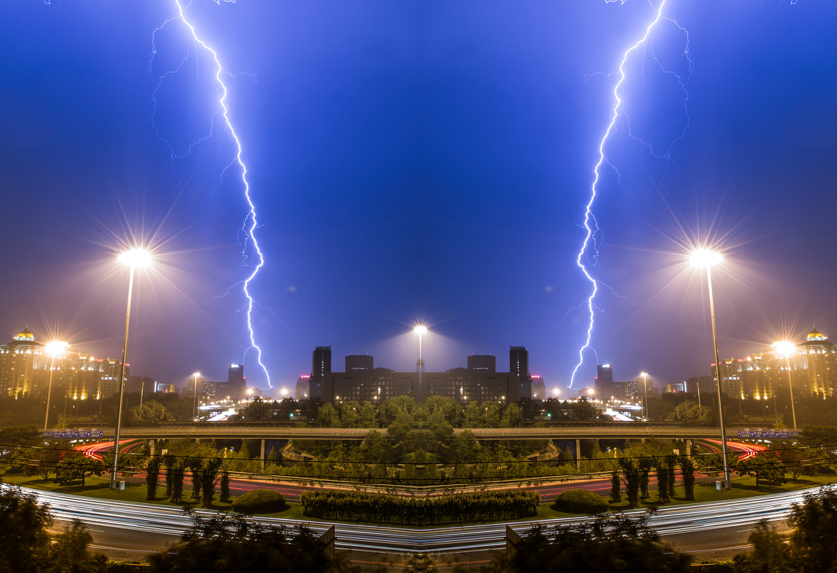 暴雨驾车配乐音频素材_暴雨打雷闪电声音效