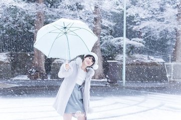 冬季的清晨在雪地上散步音效