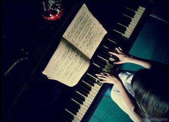 思考西方科学家配乐音频素材_带有思考情绪的钢琴声音效
