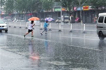 足球落地配乐音频素材_倾盆大雨急促落地的声音音效