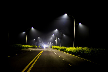夜晚路灯摄影图