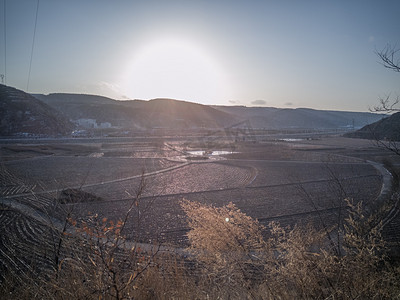 落日时分耕地田野的黄昏自然风景摄影图