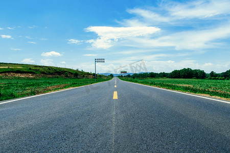 坝上摄影照片_坝上草原中道路摄影图