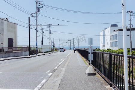 蓝色日系摄影照片_日系日本海岸线镰仓街道摄影图