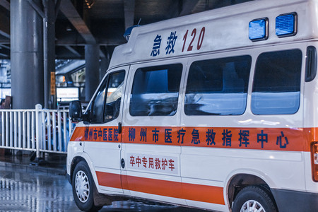 医疗救护车急救120摄影图