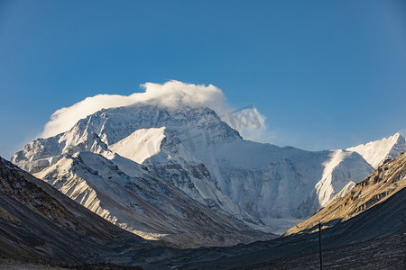 雪山山峰摄影照片_西藏山峰山峦景观摄影图