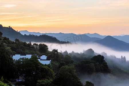 楼房云海朝霞摄影图