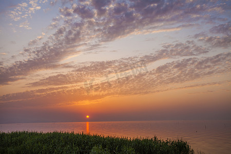 太湖日出摄影图