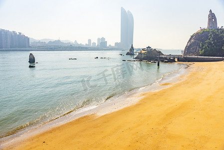 沙滩大海海边摄影照片_鼓浪屿海边摄影图