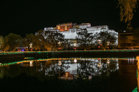 西藏布达拉宫摄影照片_西藏布达拉宫夜景摄影图