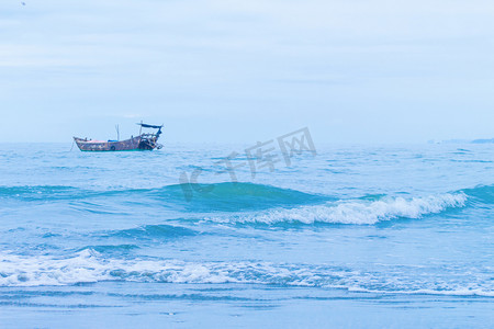 海浪卡通水纹摄影照片_蓝色海浪海水摄影图