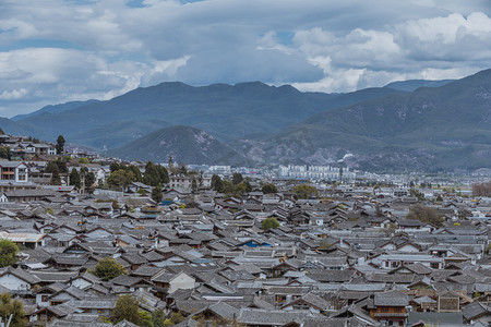 岭南屋顶摄影照片_俯瞰丽江古城摄影图