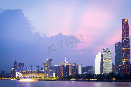 广州塔灯光摄影照片_夕阳下的珠江新城摄影图