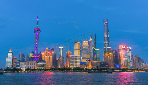 街景钢笔淡彩摄影照片_上海外滩城市夜景摄影图