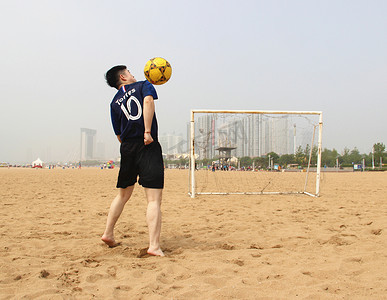 沙滩足球摄影图